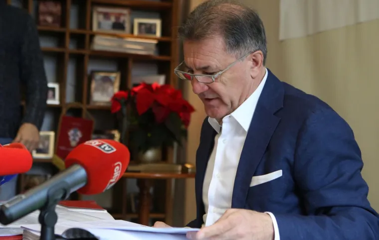 BJEGUNAC ZDRAVKO MAMIĆ OBRAĆA SE NOVINARIMA: Presica biv&scaron;eg prvog čovjeka Dinama