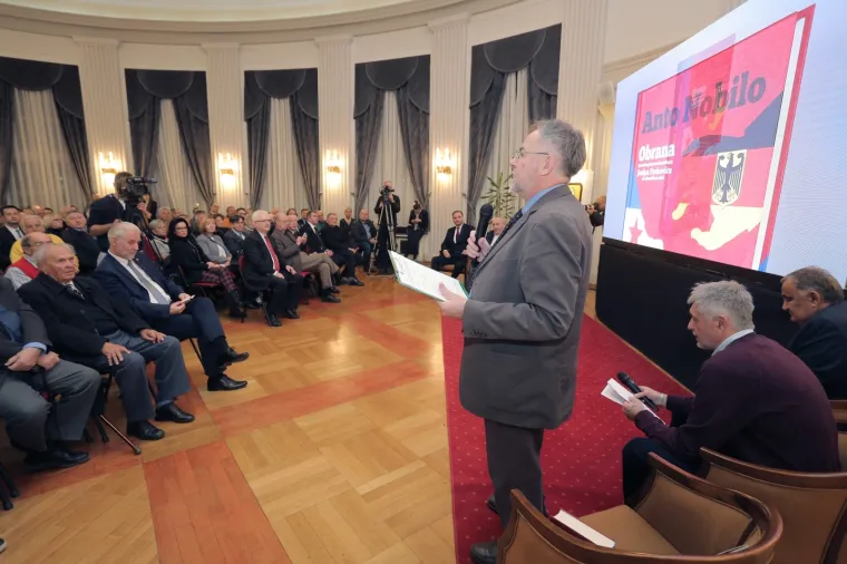 Zagreb: Predstavljena knjiga odvjetnika Ante Nobila 03.12.2018., Zagreb - U Novinarskom domu predstavljena je knjiga odvjetnika Ante Nobila Obrana hrvatskog kontraobavjestajca Josipa Perkovica na njemackom sudu. U raspravi su sudjelovali Anto Nobilo, dr. Hrvoje Klasic, Cedo Prodanovic, Ninoslav Pavic, Drago Pilsel i Josip Antic. 
photo: Tomislav Miletic/PIXSELL