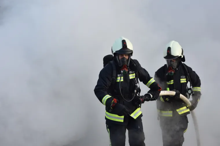 Danilo Kraljice: Vatrogasci gase autobus koji se zapalio