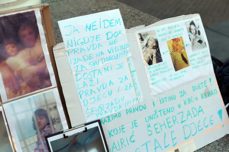 Prosvjeduje na glavnom gradskom trgu zbog smrti kćeri (5) na Rebru