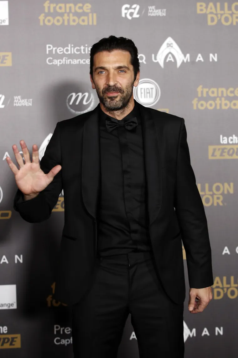 Pogledajte kako je izgledala dodjela nagrade kojom se Luka Modrić popeo na vrh nogometnog svijeta