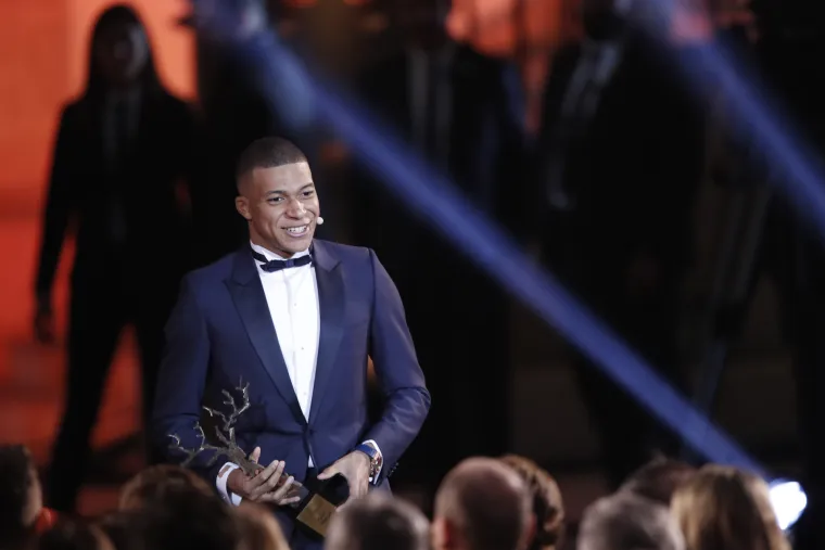 Pogledajte kako je izgledala dodjela nagrade kojom se Luka Modrić popeo na vrh nogometnog svijeta