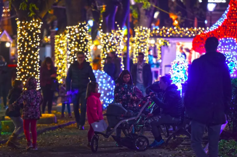 Pula: Centar grada u adventskom ozračju