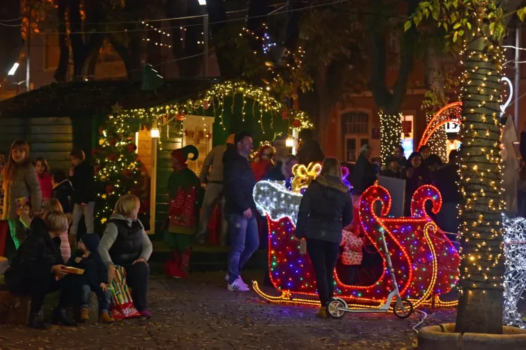 Pula: Centar grada u adventskom ozračju