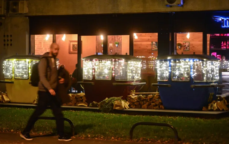 Čekajući novu sljemensku žičaru Zagrepčani se mogu slikati u starim gondolama