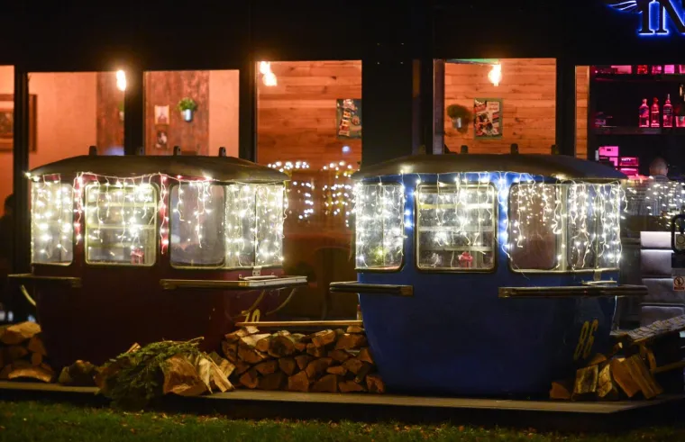 Čekajući novu sljemensku žičaru Zagrepčani se mogu slikati u starim gondolama