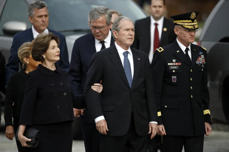 Amerika se opra&scaron;ta od Georgea H. W. Busha: Na sprovodu Trump, Obama, obitelji Clinton i Carter