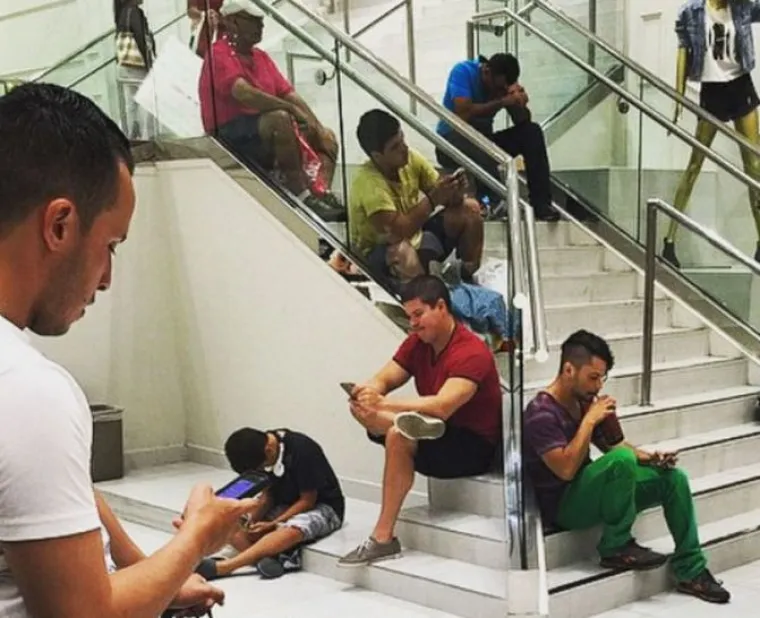 30 'jadnih mu&scaron;karaca' koji čekaju svoje bolje polovice da zavr&scaron;e sa shoppingom