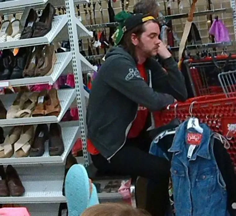 30 'jadnih mu&scaron;karaca' koji čekaju svoje bolje polovice da zavr&scaron;e sa shoppingom