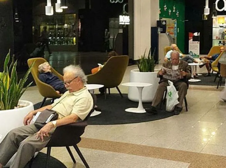 30 'jadnih mu&scaron;karaca' koji čekaju svoje bolje polovice da zavr&scaron;e sa shoppingom