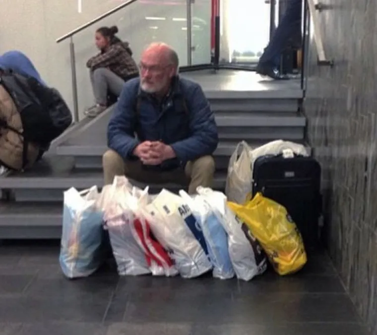 30 'jadnih mu&scaron;karaca' koji čekaju svoje bolje polovice da zavr&scaron;e sa shoppingom