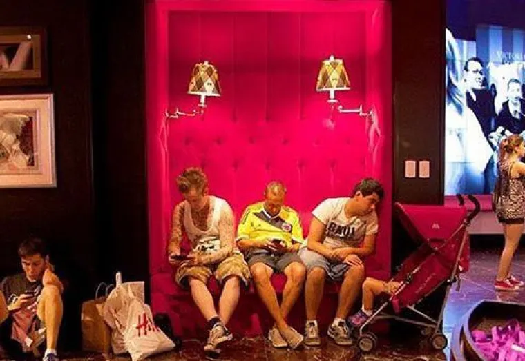 30 'jadnih mu&scaron;karaca' koji čekaju svoje bolje polovice da zavr&scaron;e sa shoppingom