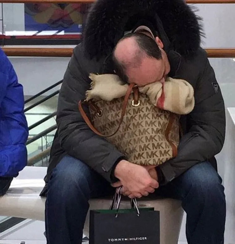 30 'jadnih mu&scaron;karaca' koji čekaju svoje bolje polovice da zavr&scaron;e sa shoppingom