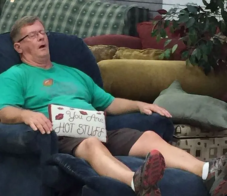 30 'jadnih mu&scaron;karaca' koji čekaju svoje bolje polovice da zavr&scaron;e sa shoppingom