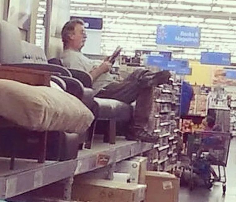 30 'jadnih mu&scaron;karaca' koji čekaju svoje bolje polovice da zavr&scaron;e sa shoppingom