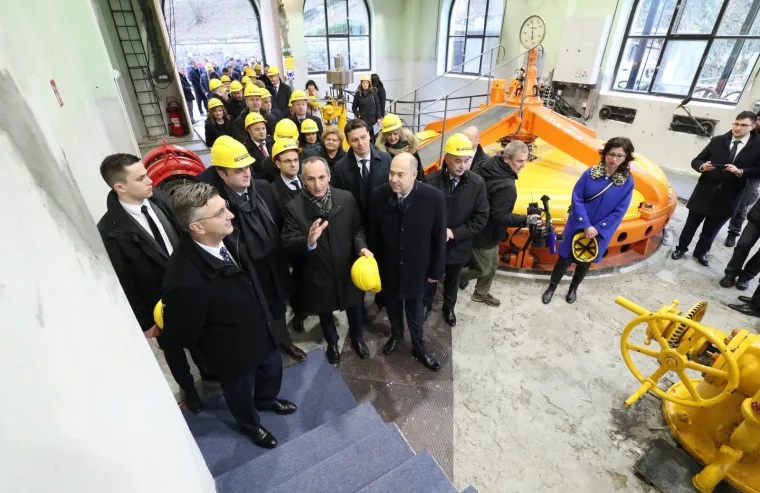 Premijer obi&scaron;ao novu bolnicu u Karlovcu i pustio u rad agregat hidroelektrane