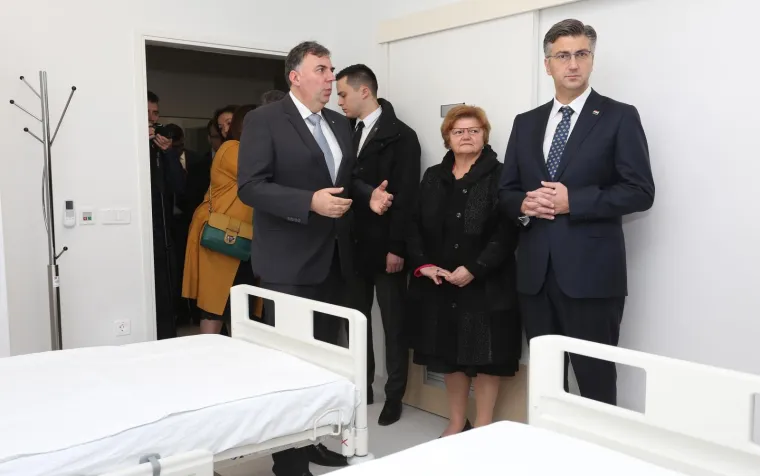 Premijer obi&scaron;ao novu bolnicu u Karlovcu i pustio u rad agregat hidroelektrane