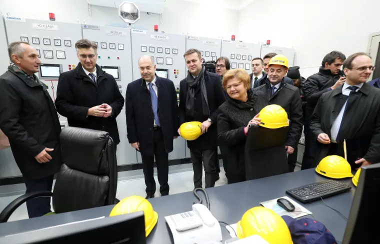 Premijer obi&scaron;ao novu bolnicu u Karlovcu i pustio u rad agregat hidroelektrane