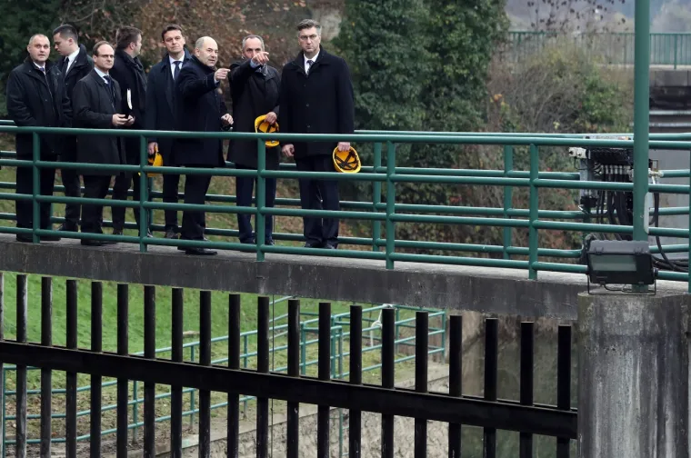 Premijer obi&scaron;ao novu bolnicu u Karlovcu i pustio u rad agregat hidroelektrane