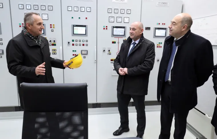 Premijer obi&scaron;ao novu bolnicu u Karlovcu i pustio u rad agregat hidroelektrane