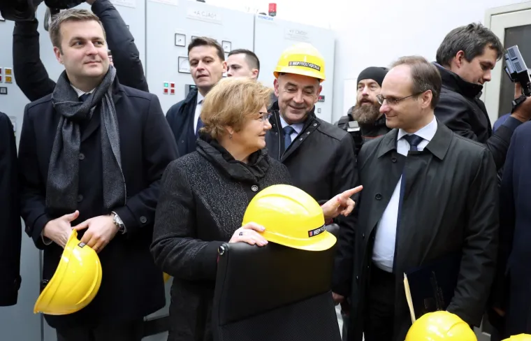 Premijer obi&scaron;ao novu bolnicu u Karlovcu i pustio u rad agregat hidroelektrane