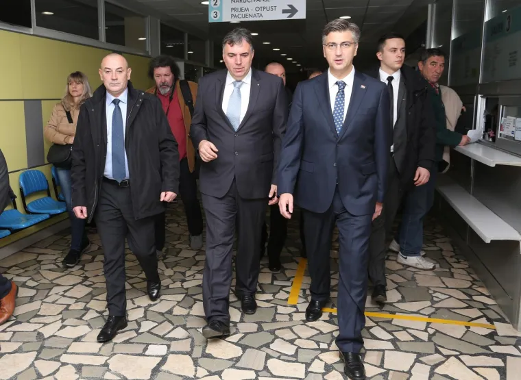 Premijer obi&scaron;ao novu bolnicu u Karlovcu i pustio u rad agregat hidroelektrane