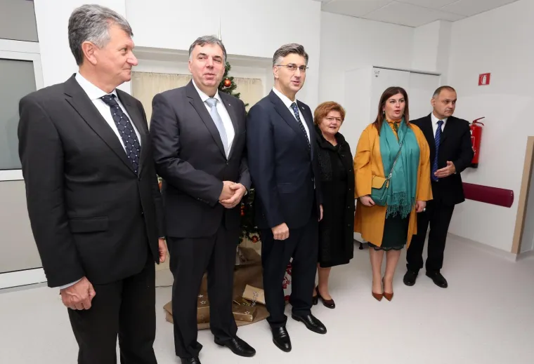 Premijer obi&scaron;ao novu bolnicu u Karlovcu i pustio u rad agregat hidroelektrane