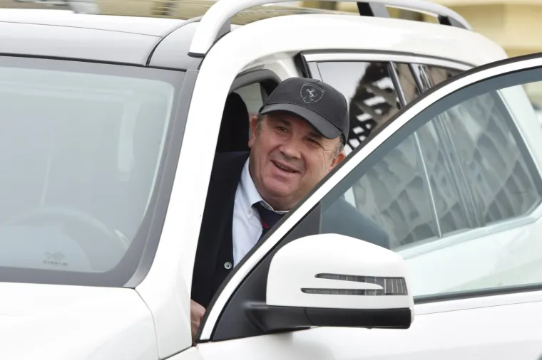 &Scaron;ilterica na sako i jeans: Fotografi ulovili Keruma u &scaron;etnji, ovakav stajling se rijetko viđa