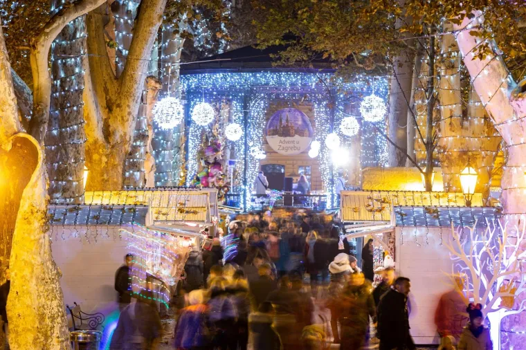 BAJKA U ZAGREBU: Ovogodi&scaron;nji Advent ljepotom nadma&scaron;io je sve prethodne, pogledajte najljep&scaron;e fotografije sa svih lokacija