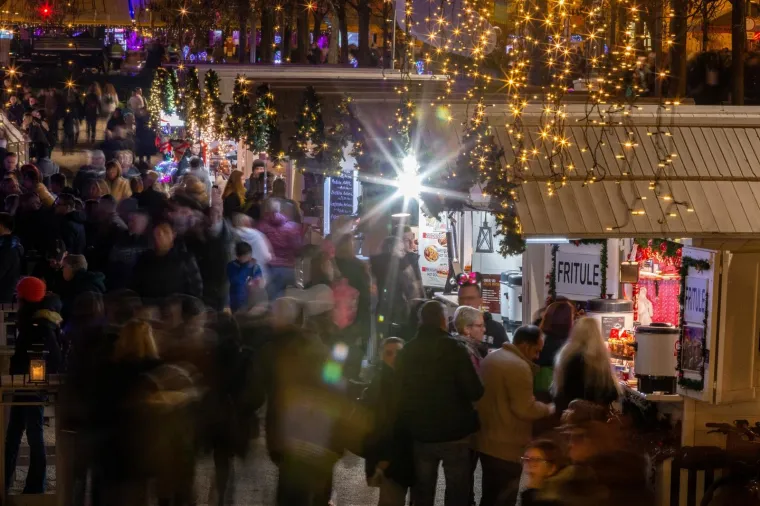BAJKA U ZAGREBU: Ovogodi&scaron;nji Advent ljepotom nadma&scaron;io je sve prethodne, pogledajte najljep&scaron;e fotografije sa svih lokacija