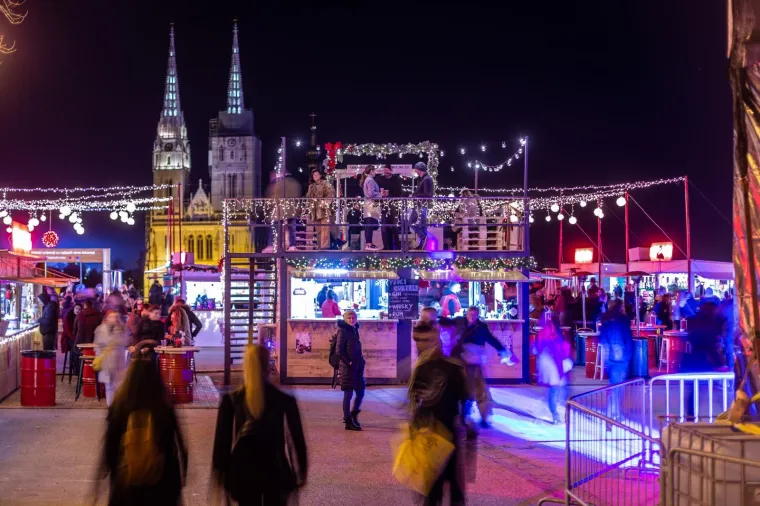 BAJKA U ZAGREBU: Ovogodi&scaron;nji Advent ljepotom nadma&scaron;io je sve prethodne, pogledajte najljep&scaron;e fotografije sa svih lokacija