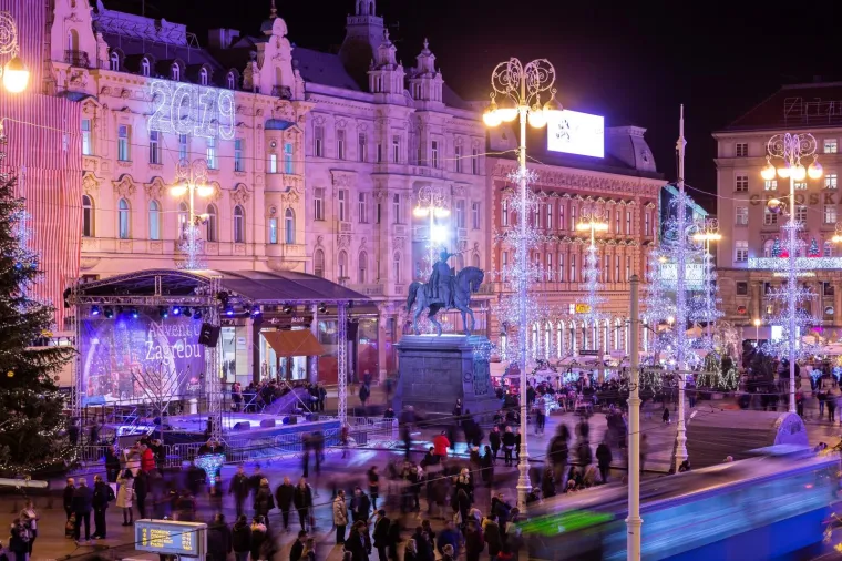 BAJKA U ZAGREBU: Ovogodi&scaron;nji Advent ljepotom nadma&scaron;io je sve prethodne, pogledajte najljep&scaron;e fotografije sa svih lokacija