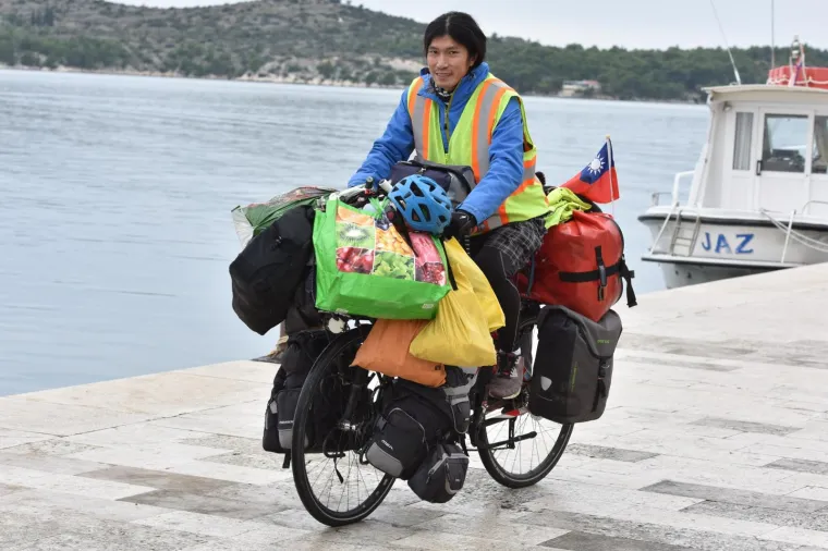Jacky Chan u &Scaron;ibeniku: Biciklom pro&scaron;ao 40 tisuća kilometara i stigao do Hrvatske, no ne namjerava stati