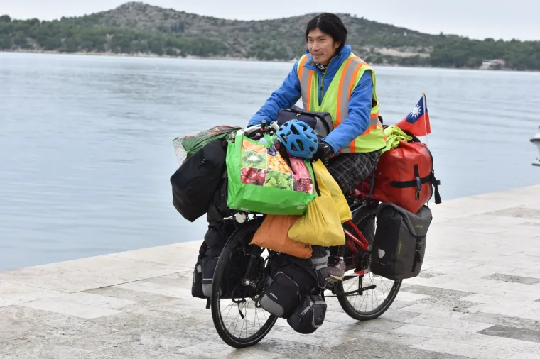 Jacky Chan u &Scaron;ibeniku: Biciklom pro&scaron;ao 40 tisuća kilometara i stigao do Hrvatske, no ne namjerava stati