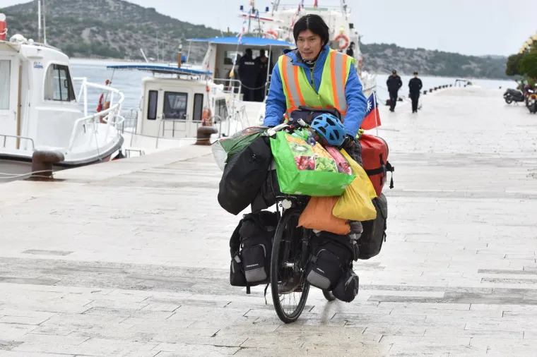 Jacky Chan u &Scaron;ibeniku: Biciklom pro&scaron;ao 40 tisuća kilometara i stigao do Hrvatske, no ne namjerava stati