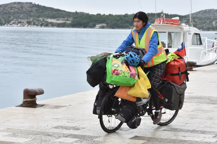 Jacky Chan u &Scaron;ibeniku: Biciklom pro&scaron;ao 40 tisuća kilometara i stigao do Hrvatske, no ne namjerava stati
