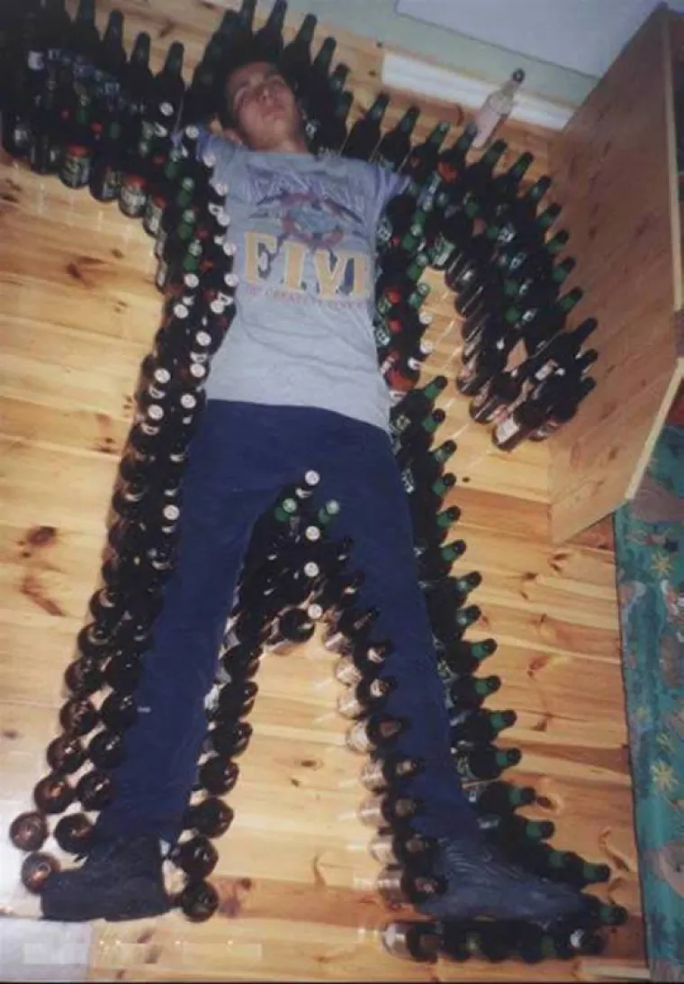 &Scaron;to napraviti s frendom koji je pijan zaspao na tulumu? Evo par ideja, ne morate nas poslu&scaron;ati