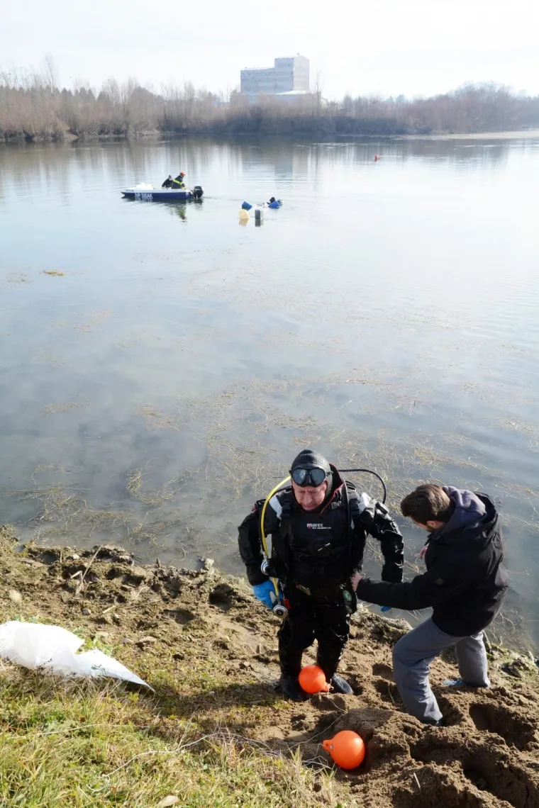 Sisak: Konzerviranje rimskog čamca starog 2000 godina nađenog u rijeci Kupi
