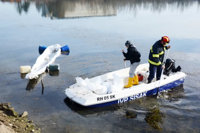 Sisak: Konzerviranje rimskog čamca starog 2000 godina nađenog u rijeci Kupi