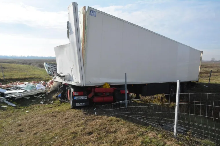 Vozač je prevezen u bolnicu, a očevid je u tijeku.