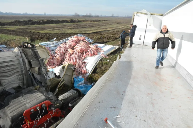 Vozač je prevezen u bolnicu, a očevid je u tijeku.
