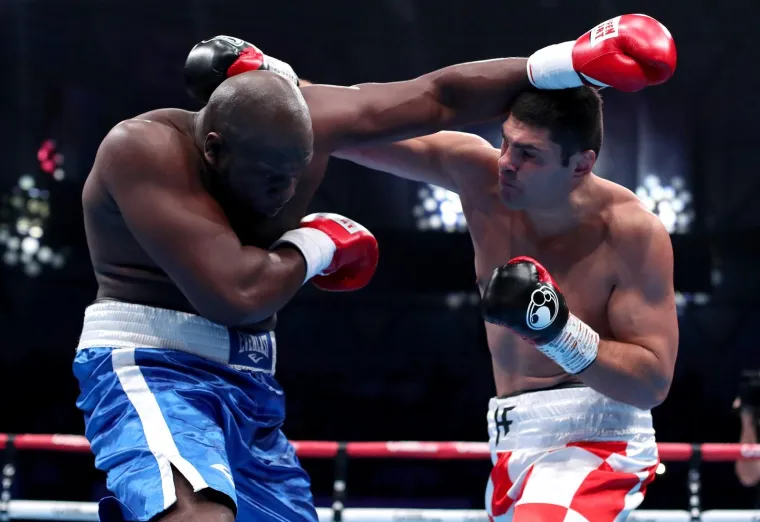 Hrgović dominirao: Pogledajte borbu kroz spektakularne fotografije