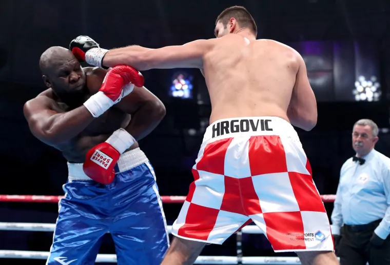 Hrgović dominirao: Pogledajte borbu kroz spektakularne fotografije
