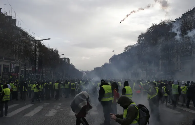 Prosvjedi "žutih prsluka" zbog povećanja tro&scaron;kova života u&scaron;li su u četvrti tjedan.