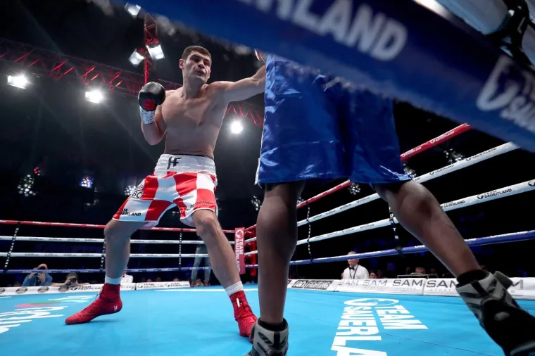 Hrgović dominirao: Pogledajte borbu kroz spektakularne fotografije