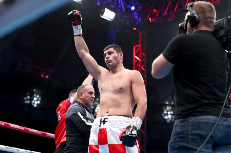 Hrgović dominirao: Pogledajte borbu kroz spektakularne fotografije