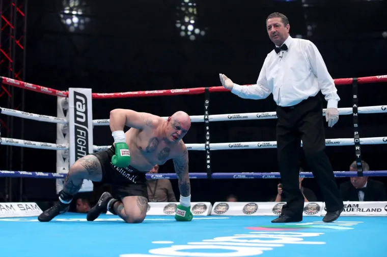 Ivica Perković pobijedio Zoltana Csala na Fight Night Zagrebu