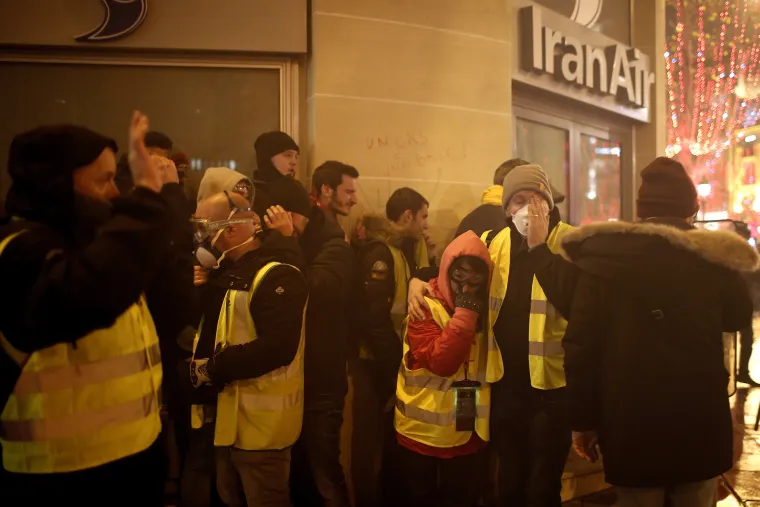 Dan nakon žestokih sukoba: Nasilni prosvjedi razorili Pariz, &scaron;tete su goleme