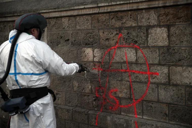 Dan nakon žestokih sukoba: Nasilni prosvjedi razorili Pariz, &scaron;tete su goleme