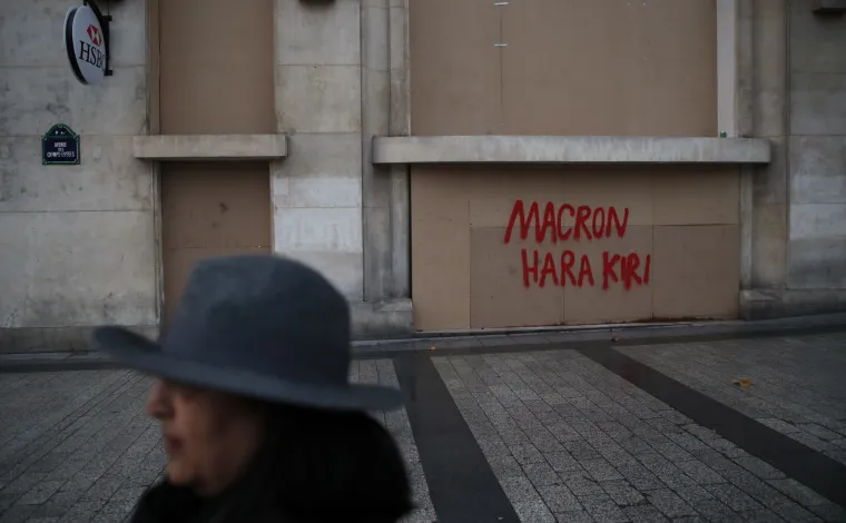 Dan nakon žestokih sukoba: Nasilni prosvjedi razorili Pariz, &scaron;tete su goleme